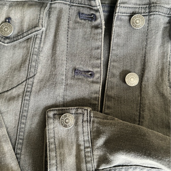 Express Women’s Distressed Gray Cropped Jean Jacket Size M - Picture 3 of 5